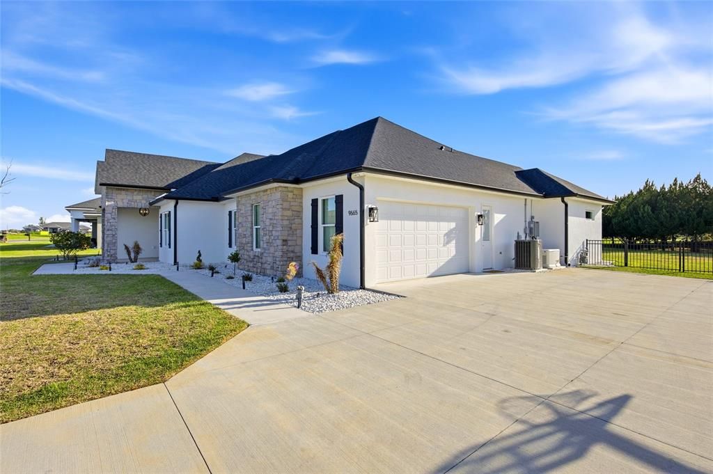 Activo con contrato: $695,000 (4 camas, 3 baños, 2880 Pies cuadrados)