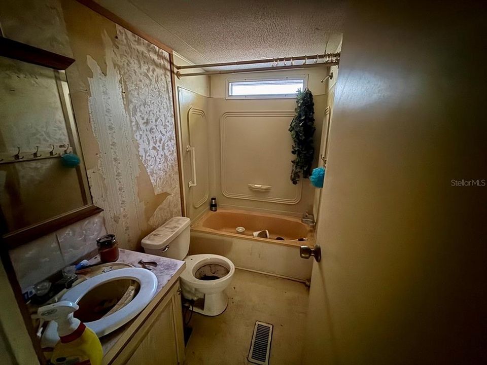 На продажу: $115,000 (2 спален, 2 ванн, 924 Квадратных фут)