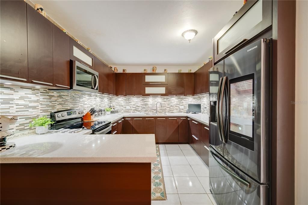 На продажу: $395,000 (5 спален, 0 ванн, 3910 Квадратных фут)