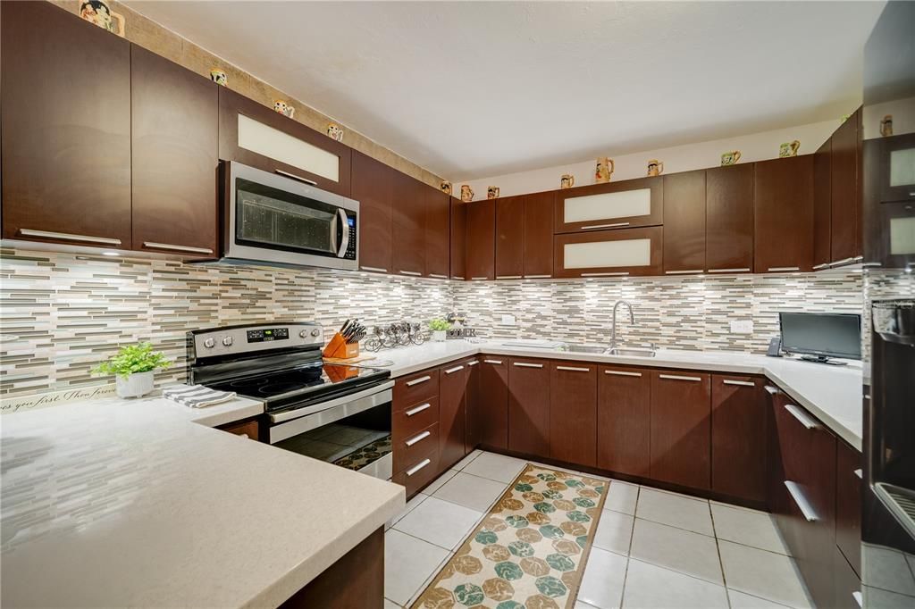 На продажу: $395,000 (5 спален, 0 ванн, 3910 Квадратных фут)