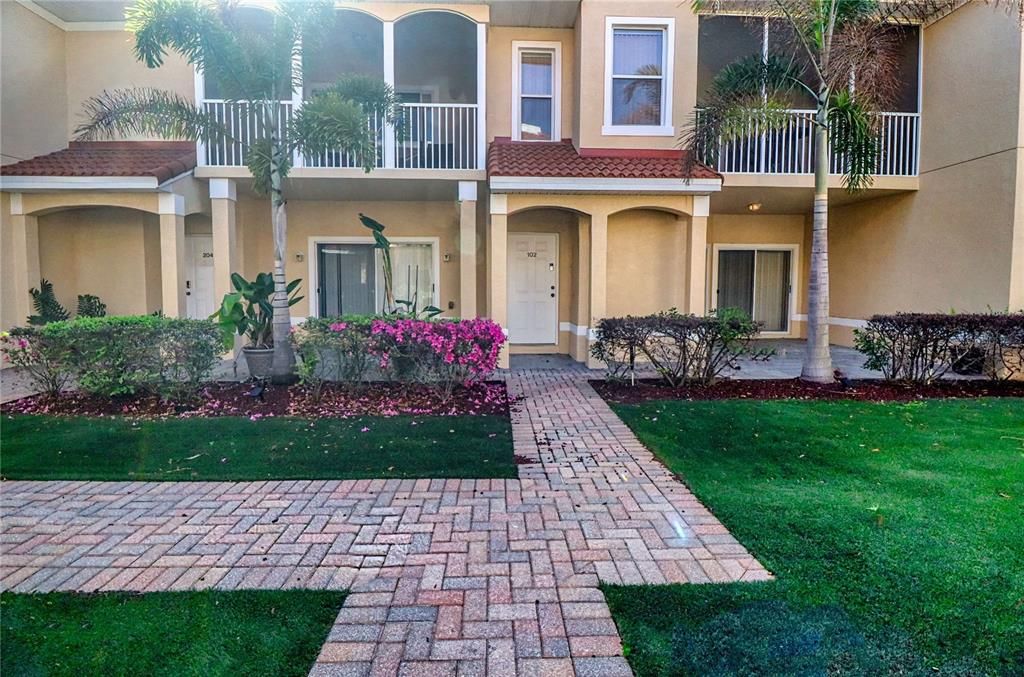 待售: $425,000 (3 贝兹, 2 浴室, 1965 平方英尺)