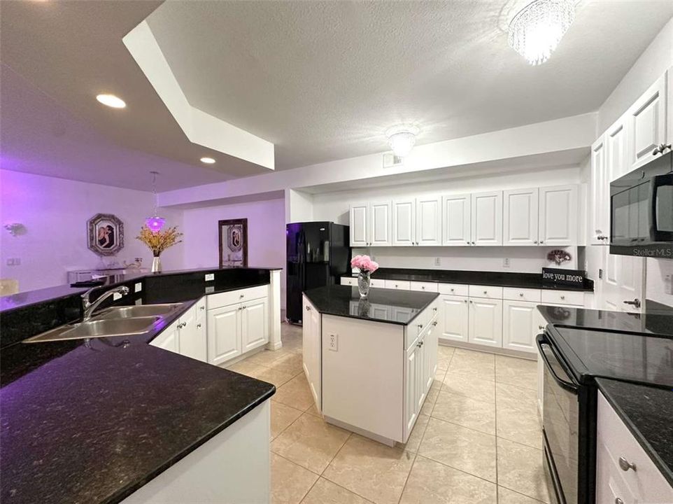 待售: $425,000 (3 贝兹, 2 浴室, 1965 平方英尺)