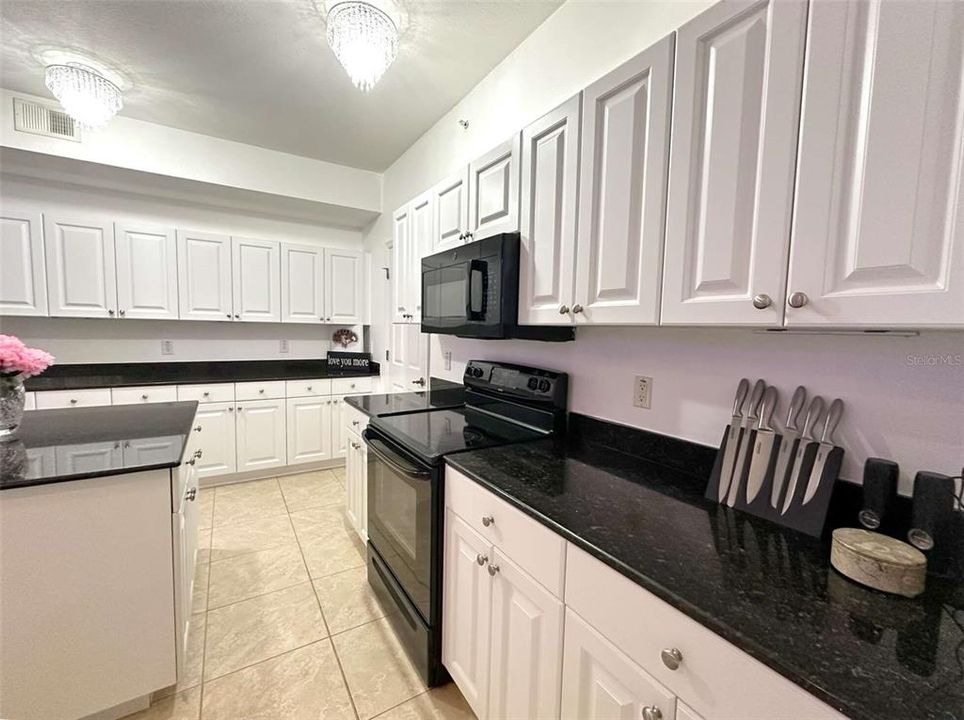 待售: $425,000 (3 贝兹, 2 浴室, 1965 平方英尺)