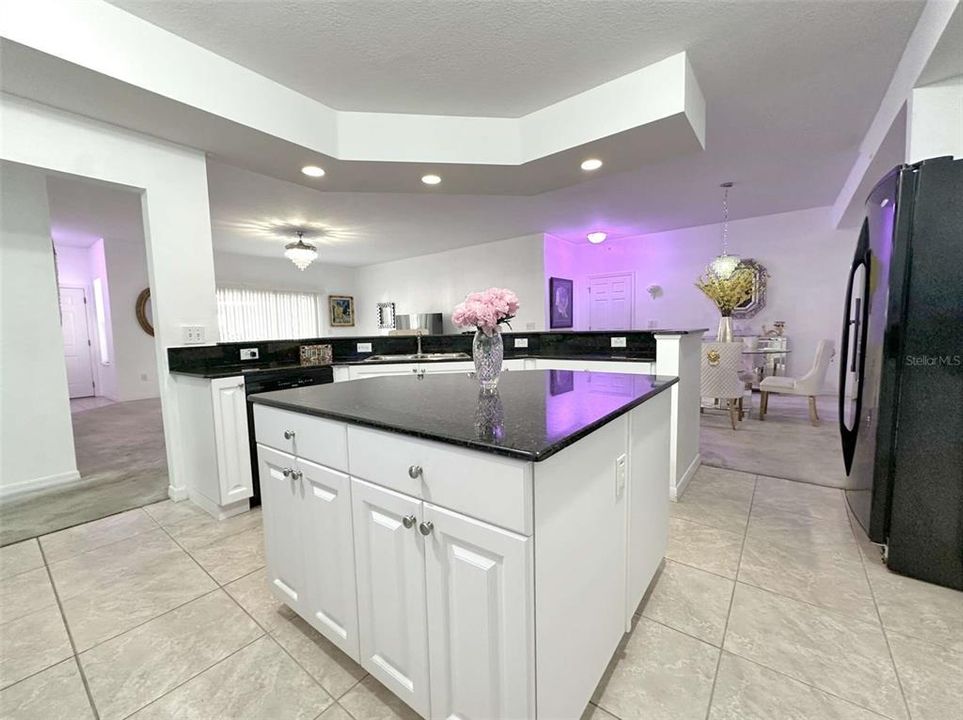 待售: $425,000 (3 贝兹, 2 浴室, 1965 平方英尺)