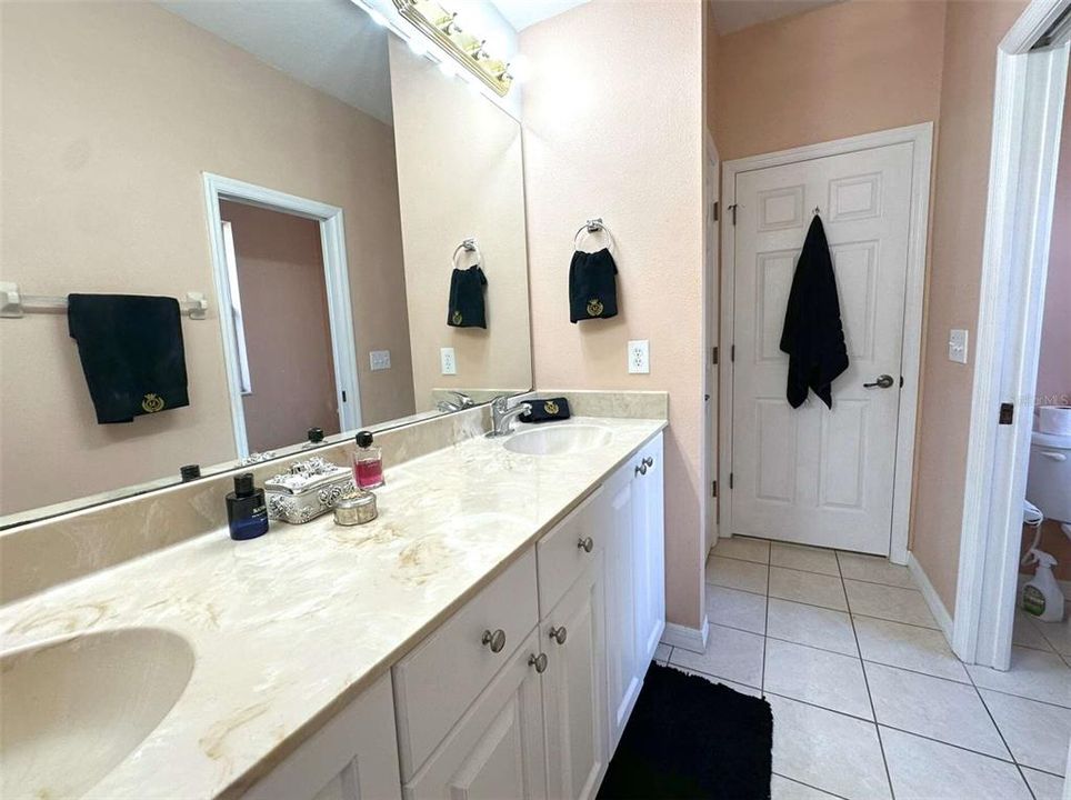 待售: $425,000 (3 贝兹, 2 浴室, 1965 平方英尺)