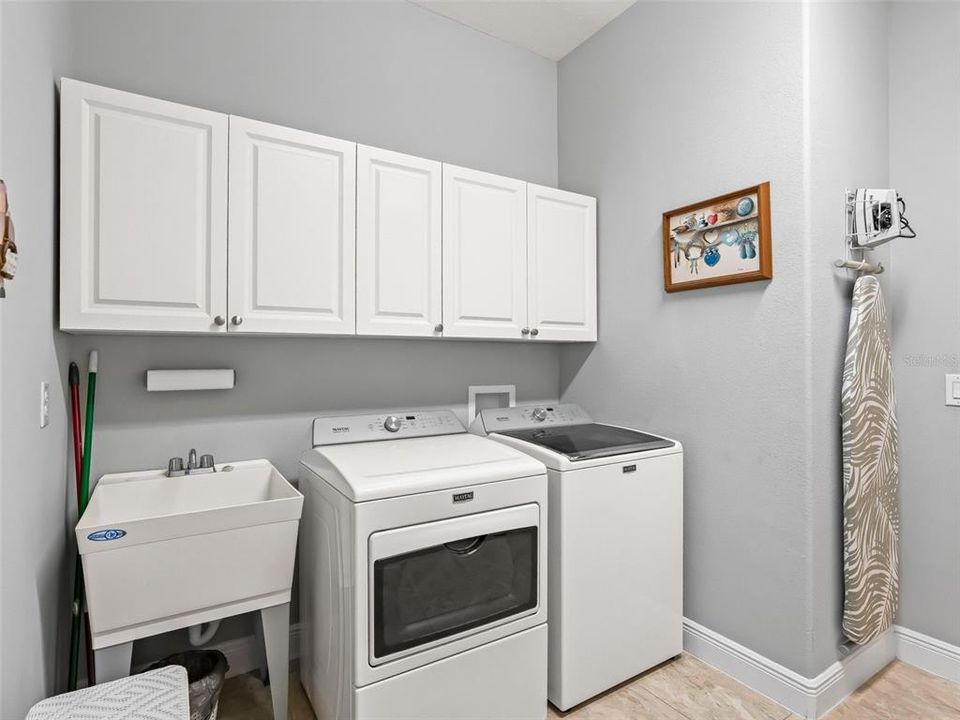 Active With Contract: $524,985 (3 beds, 2 baths, 2123 Square Feet)