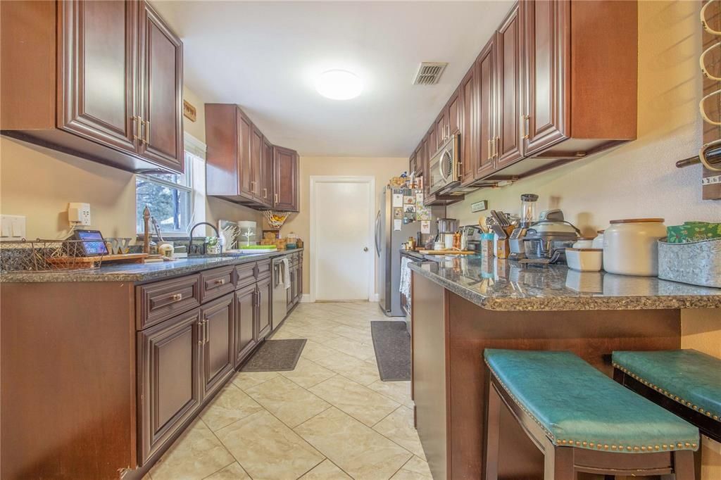 For Sale: $299,899 (3 beds, 2 baths, 1209 Square Feet)