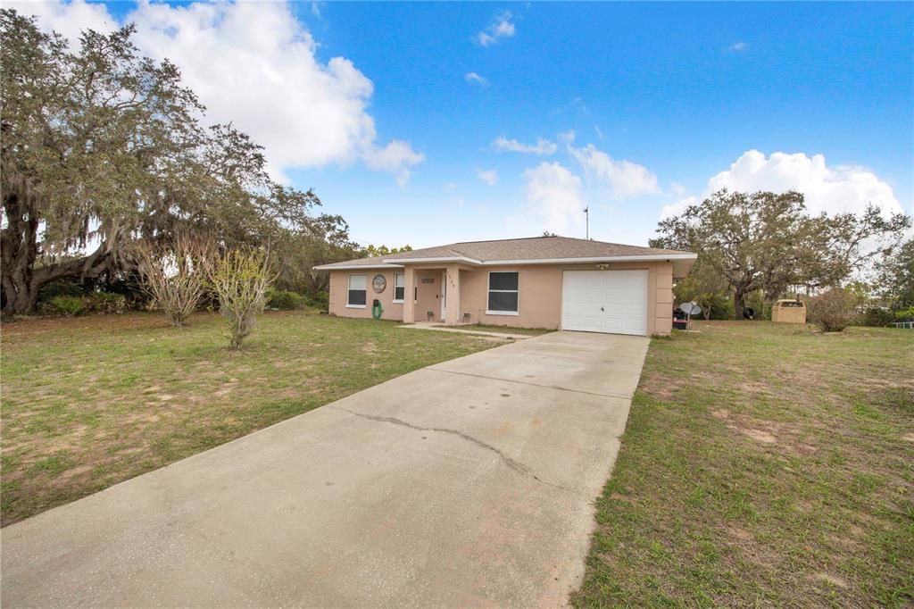 For Sale: $299,899 (3 beds, 2 baths, 1209 Square Feet)