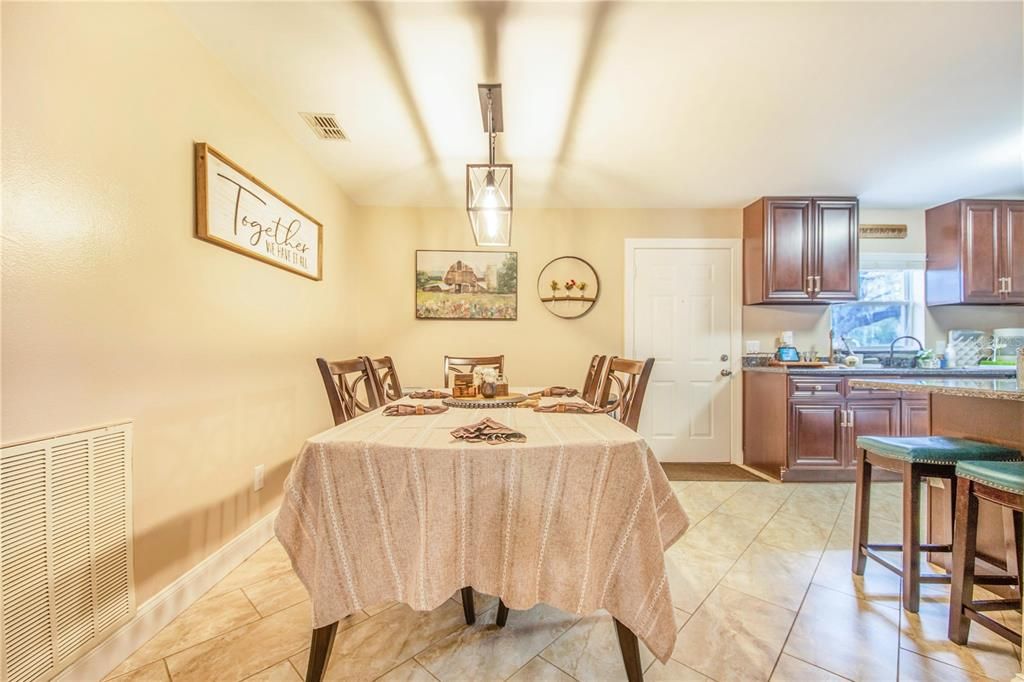 For Sale: $299,899 (3 beds, 2 baths, 1209 Square Feet)