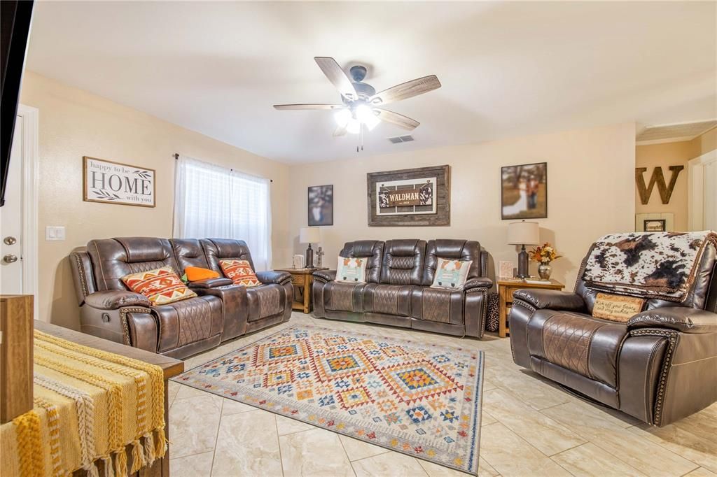For Sale: $299,899 (3 beds, 2 baths, 1209 Square Feet)