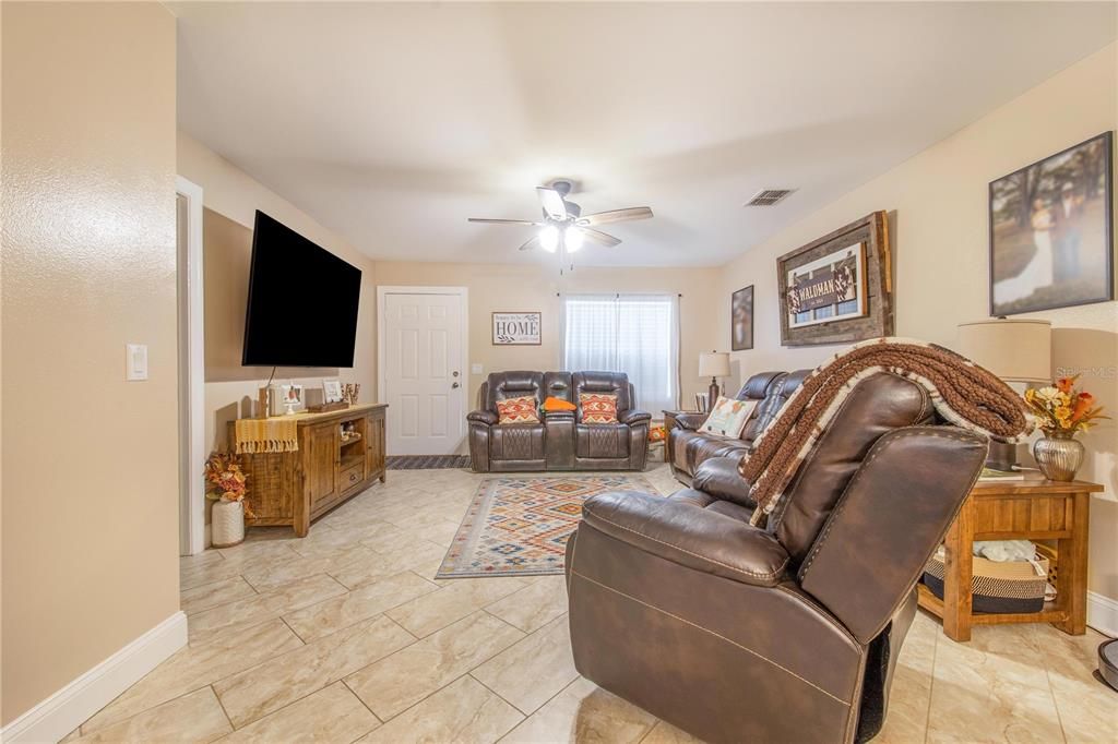 For Sale: $299,899 (3 beds, 2 baths, 1209 Square Feet)