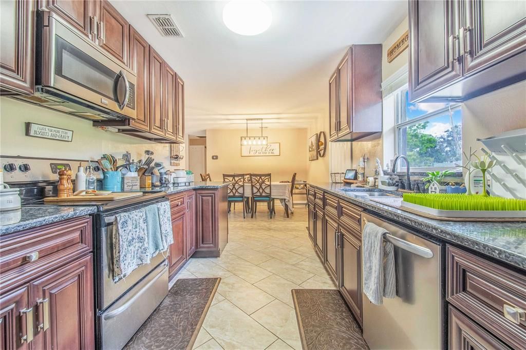 For Sale: $299,899 (3 beds, 2 baths, 1209 Square Feet)