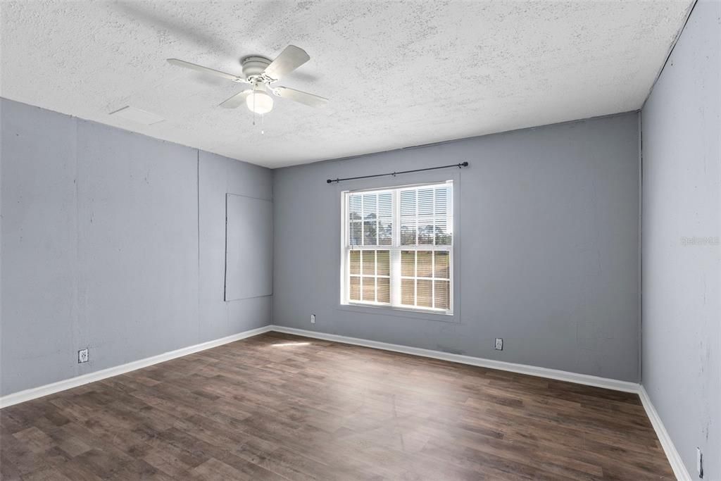 For Sale: $449,000 (6 beds, 3 baths, 2488 Square Feet)