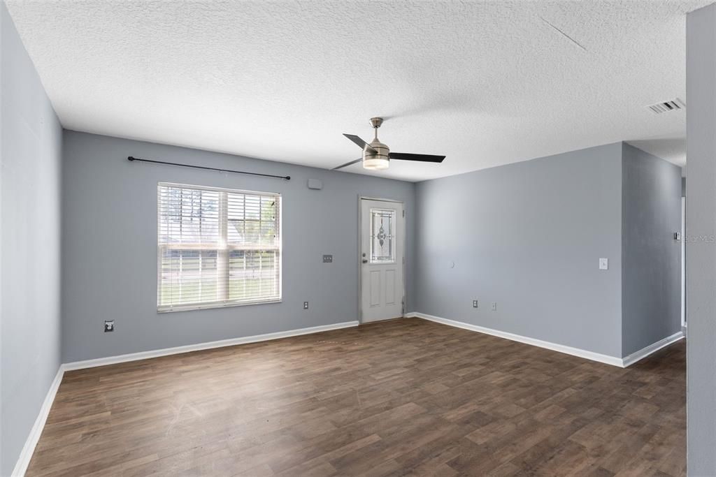 For Sale: $449,000 (6 beds, 3 baths, 2488 Square Feet)