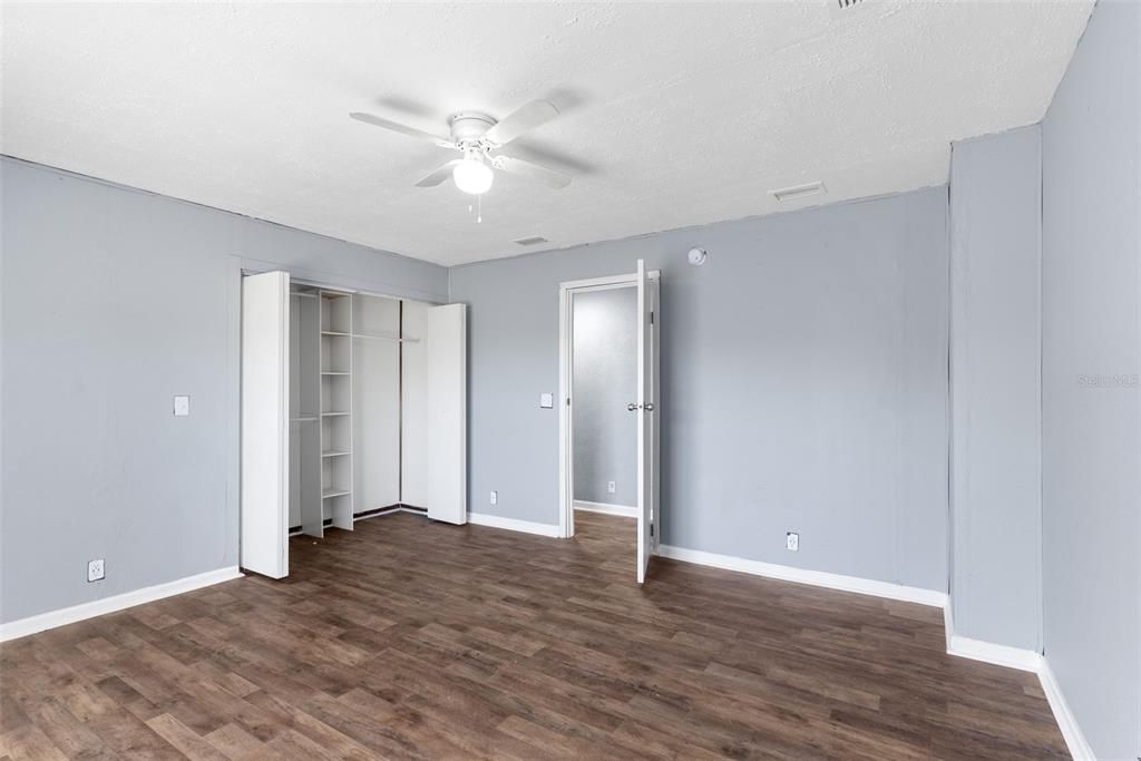 For Sale: $449,000 (6 beds, 3 baths, 2488 Square Feet)