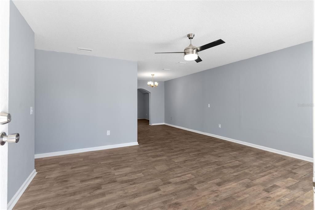 For Sale: $449,000 (6 beds, 3 baths, 2488 Square Feet)