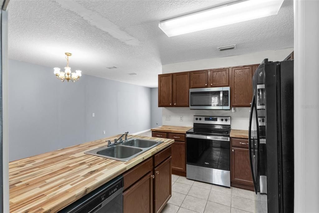 For Sale: $449,000 (6 beds, 3 baths, 2488 Square Feet)