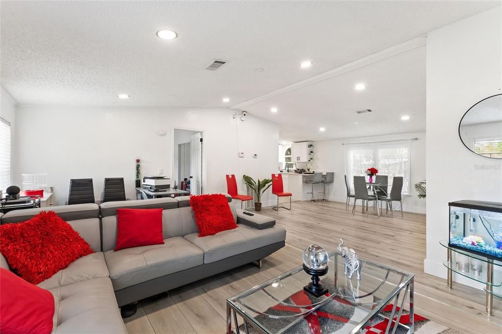 En Venta: $349,000 (3 camas, 2 baños, 1454 Pies cuadrados)