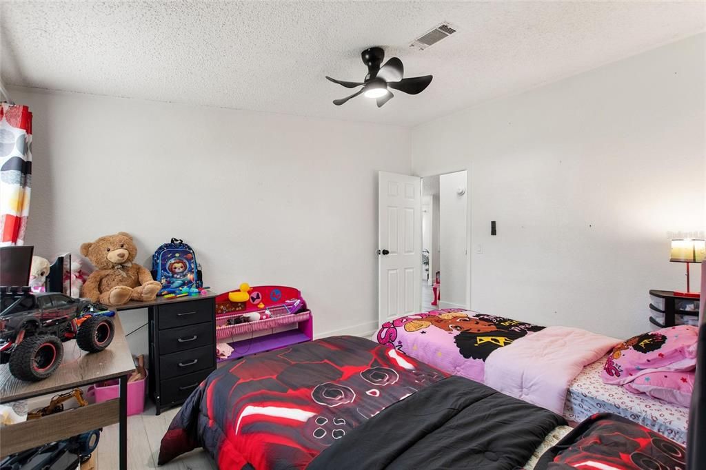 En Venta: $349,000 (3 camas, 2 baños, 1454 Pies cuadrados)