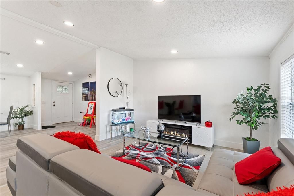 En Venta: $349,000 (3 camas, 2 baños, 1454 Pies cuadrados)