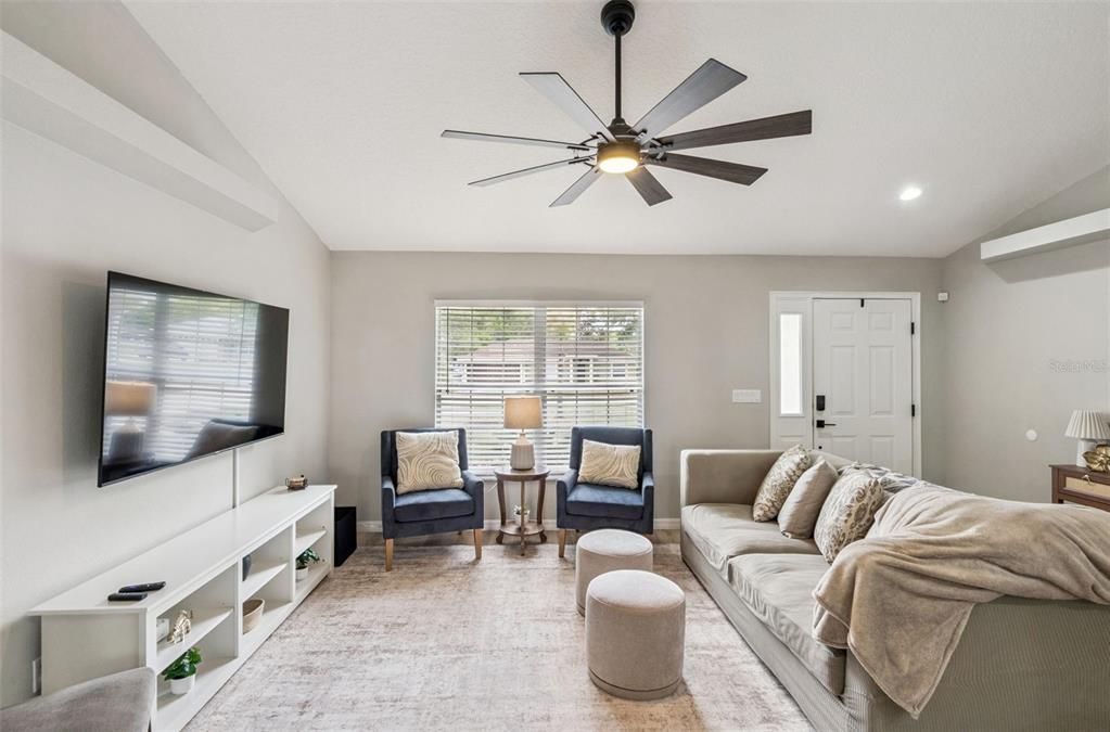 For Rent: $2,000 (3 beds, 2 baths, 1410 Square Feet)