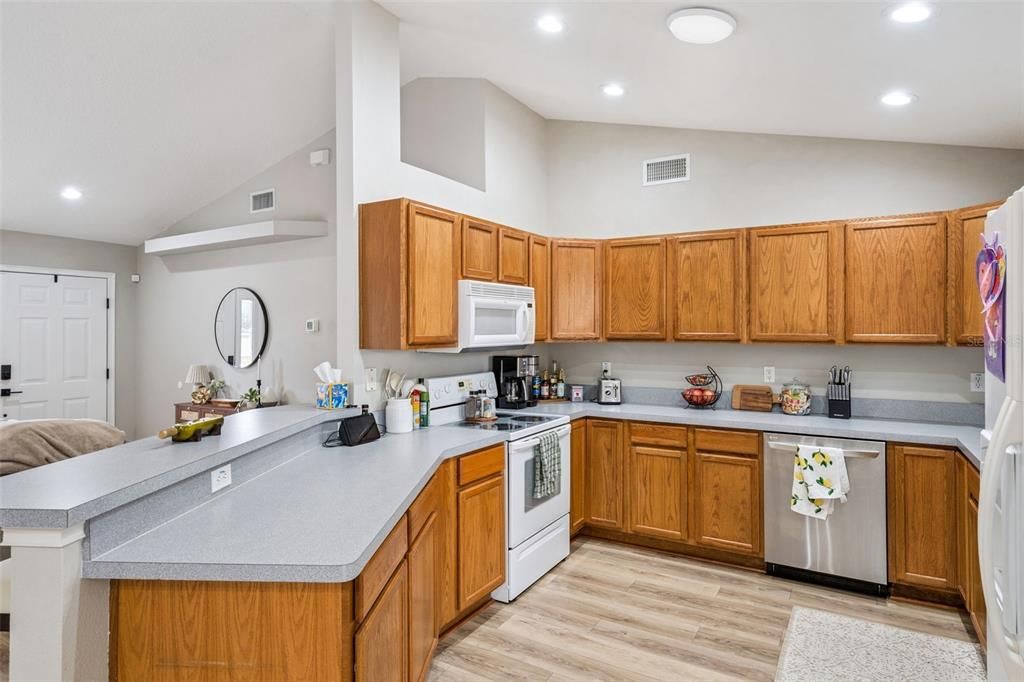 For Rent: $2,000 (3 beds, 2 baths, 1410 Square Feet)