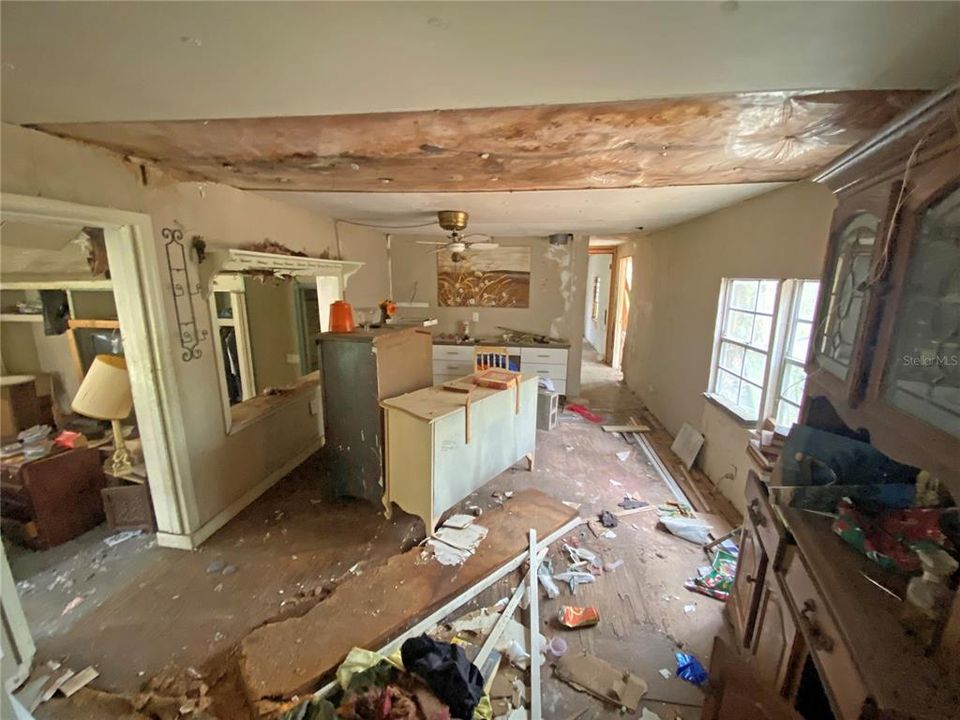 На продажу: $99,500 (2 спален, 1 ванн, 720 Квадратных фут)