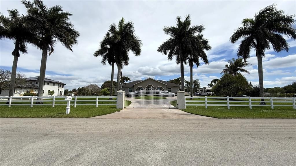 For Sale: $3,250,000 (5 beds, 3 baths, 4047 Square Feet)