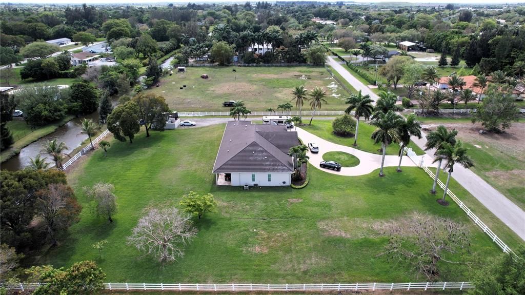 For Sale: $3,250,000 (5 beds, 3 baths, 4047 Square Feet)