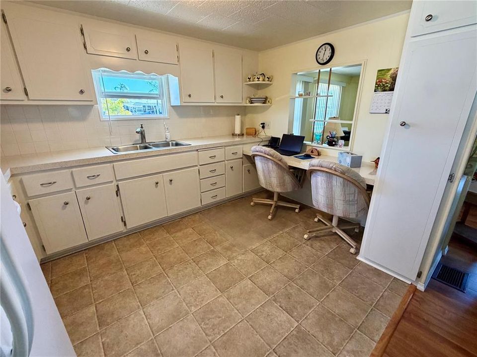 Activo con contrato: $129,900 (2 camas, 2 baños, 1128 Pies cuadrados)