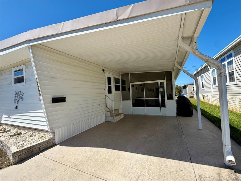 Activo con contrato: $129,900 (2 camas, 2 baños, 1128 Pies cuadrados)