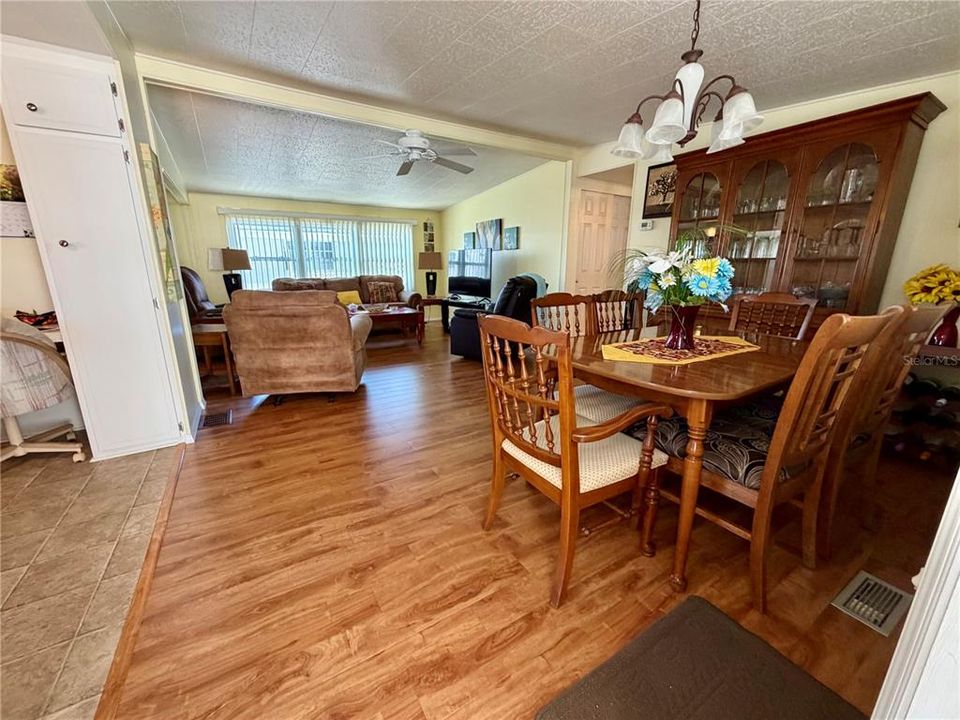 Activo con contrato: $129,900 (2 camas, 2 baños, 1128 Pies cuadrados)