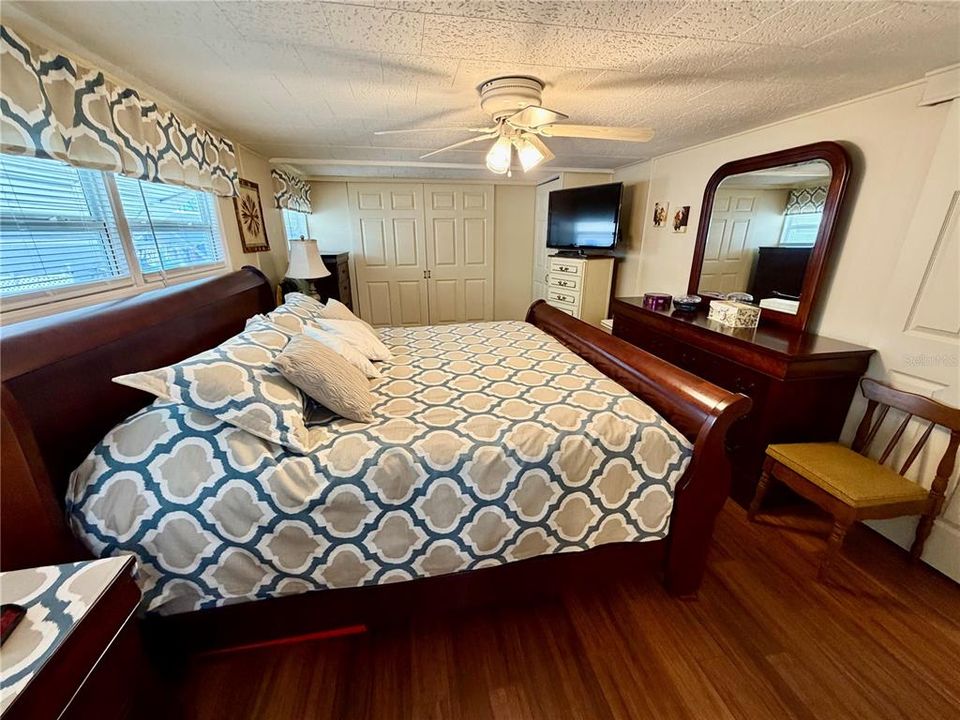 Activo con contrato: $129,900 (2 camas, 2 baños, 1128 Pies cuadrados)