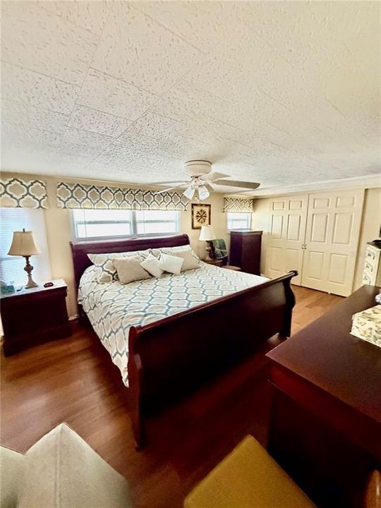 Activo con contrato: $129,900 (2 camas, 2 baños, 1128 Pies cuadrados)