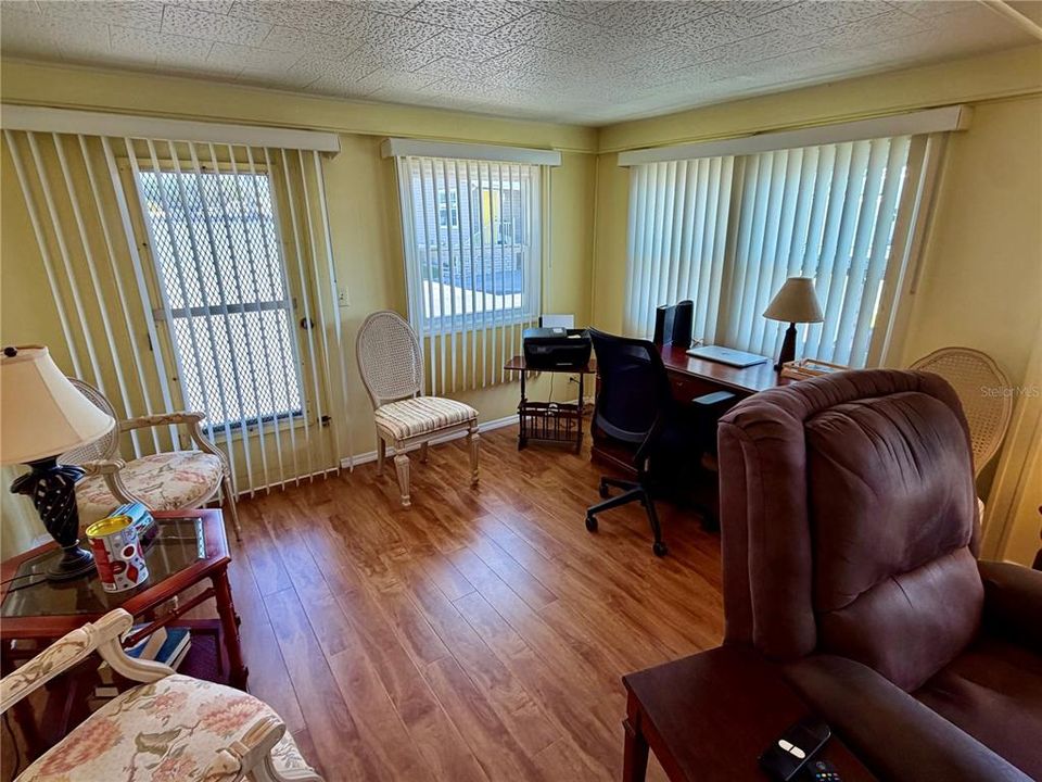 Activo con contrato: $129,900 (2 camas, 2 baños, 1128 Pies cuadrados)