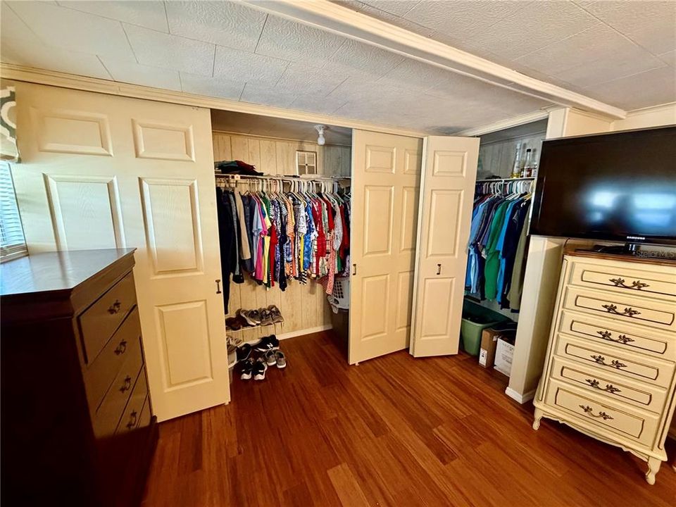 Activo con contrato: $129,900 (2 camas, 2 baños, 1128 Pies cuadrados)