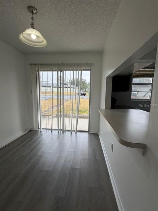 For Rent: $1,500 (2 beds, 1 baths, 891 Square Feet)