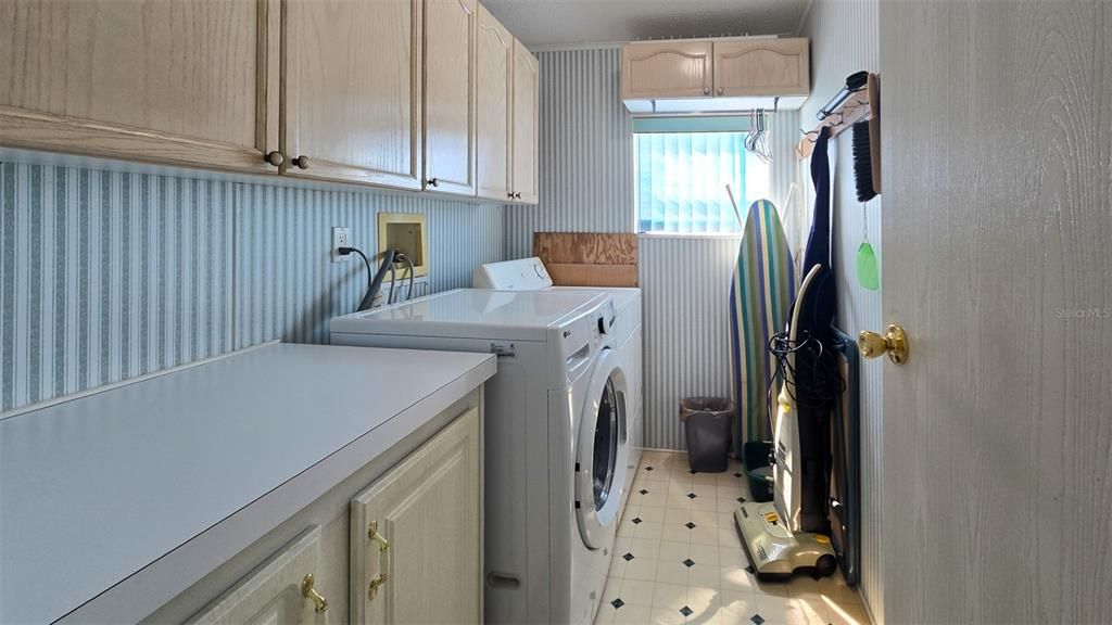 На продажу: $177,000 (2 спален, 2 ванн, 1311 Квадратных фут)