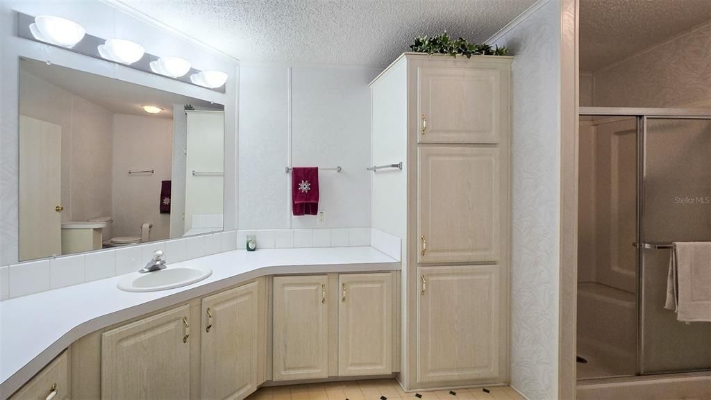 На продажу: $177,000 (2 спален, 2 ванн, 1311 Квадратных фут)