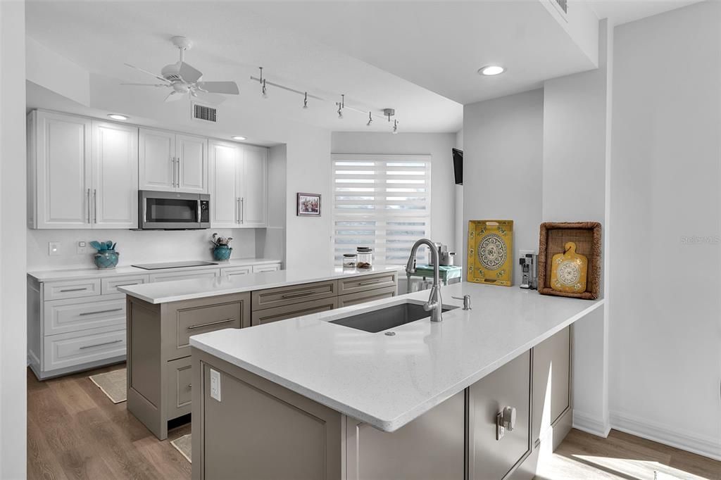 For Sale: $785,000 (3 beds, 3 baths, 2594 Square Feet)