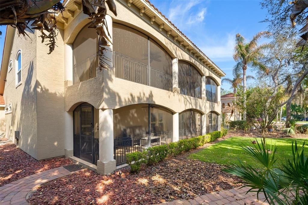 For Sale: $1,840,000 (5 beds, 5 baths, 5825 Square Feet)