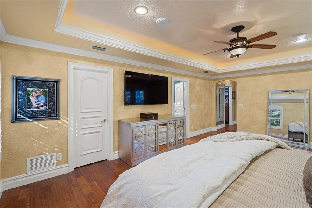 For Sale: $1,840,000 (5 beds, 5 baths, 5825 Square Feet)