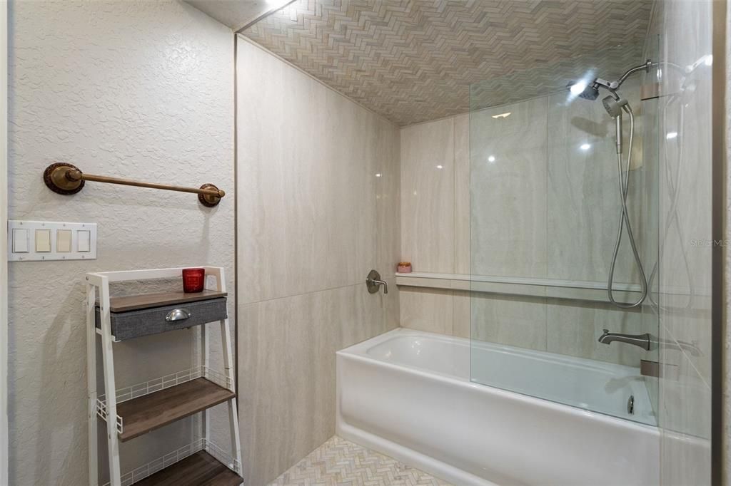 For Sale: $1,840,000 (5 beds, 5 baths, 5825 Square Feet)