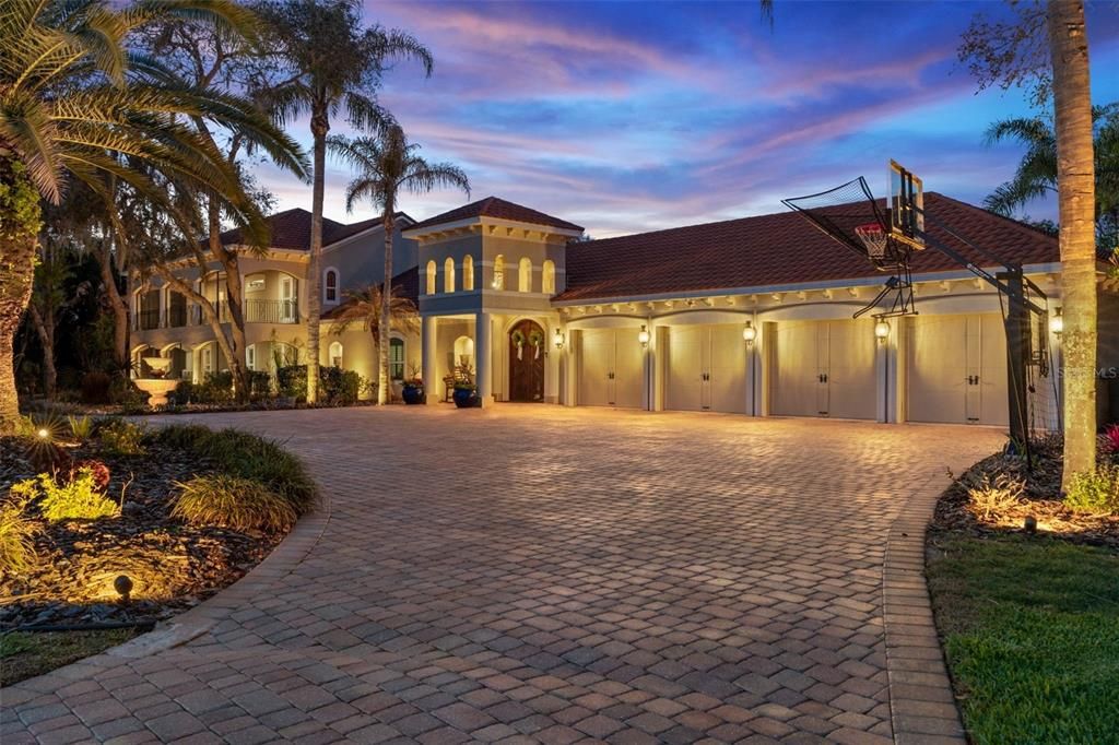 For Sale: $1,840,000 (5 beds, 5 baths, 5825 Square Feet)