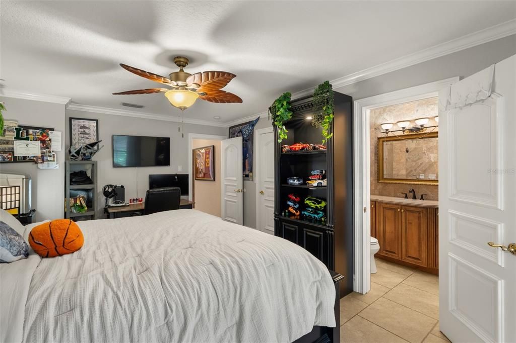 For Sale: $1,840,000 (5 beds, 5 baths, 5825 Square Feet)
