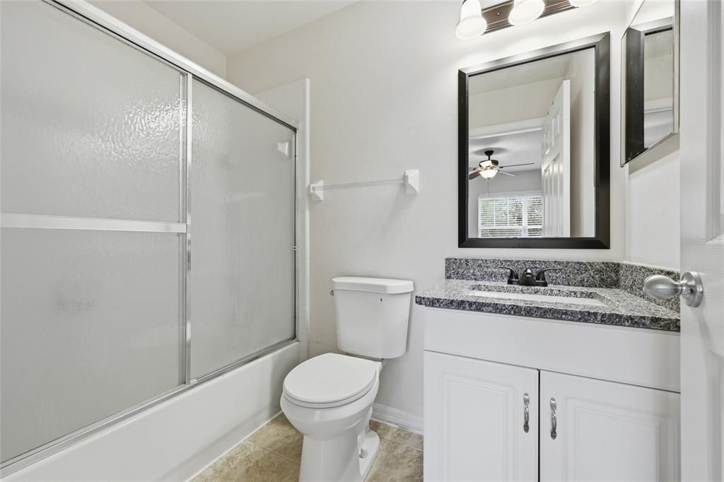 合同活跃: $215,000 (2 贝兹, 2 浴室, 1142 平方英尺)