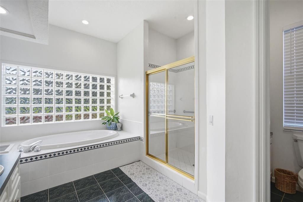 En Venta: $650,000 (3 camas, 2 baños, 3000 Pies cuadrados)
