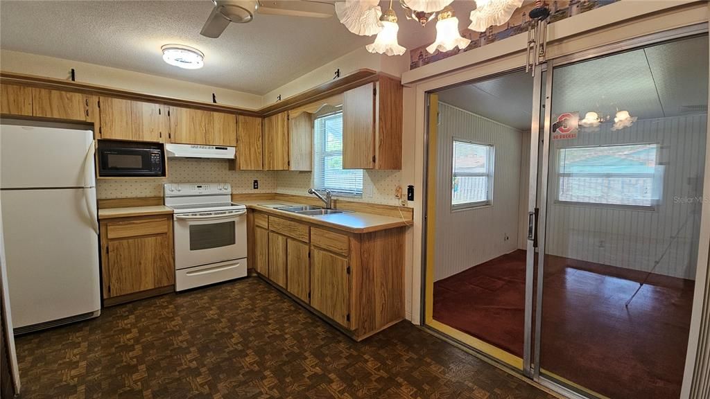На продажу: $229,900 (2 спален, 1 ванн, 782 Квадратных фут)