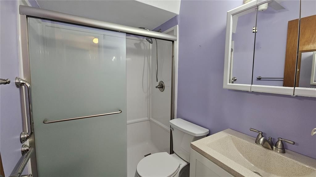 На продажу: $229,900 (2 спален, 1 ванн, 782 Квадратных фут)