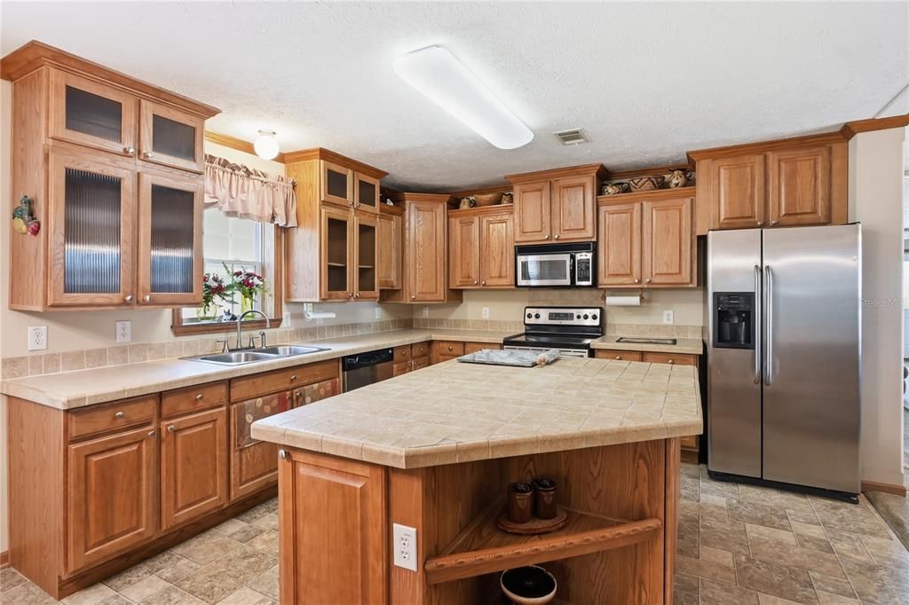 For Sale: $200,000 (3 beds, 2 baths, 1988 Square Feet)